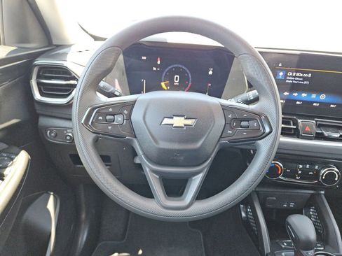 Used 2025 Chevrolet TrailBlazer LT AWD/4WD image 23