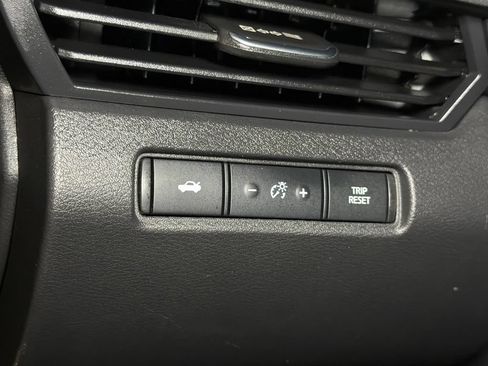 Used 2024 Nissan Altima 2.5 SV AWD/4WD image 20