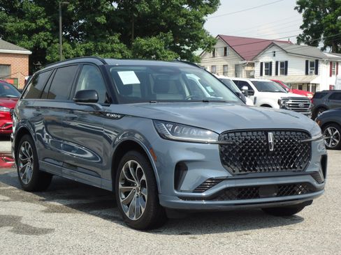 Used 2026 Lincoln Aviator AWD w/ Jet Appearance Package image 1