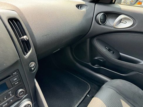 Used 2017 Nissan 370Z Base 2dr Coupe 6M image 10