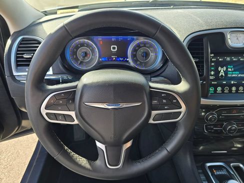 Used 2022 Chrysler 300 Touring L RWD image 18
