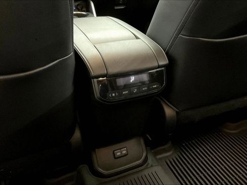 Used 2022 Toyota Highlander XLE image 37