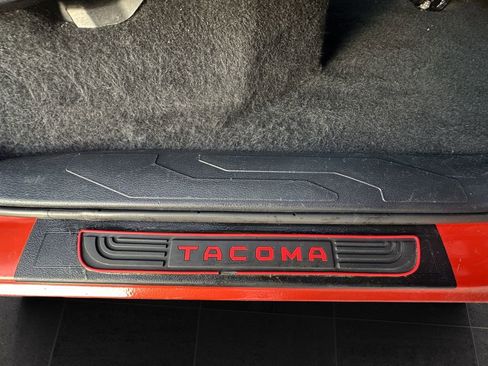 Used 2016 Toyota Tacoma TRD Sport image 24