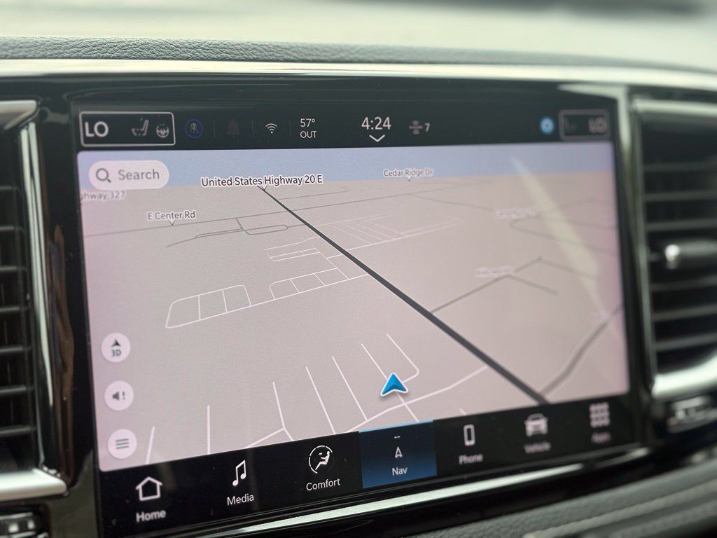 Used 2025 Chrysler Pacifica Limited FWD image 56