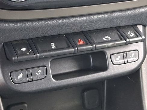 Used 2018 Chevrolet Colorado Z71 AWD/4WD image 16