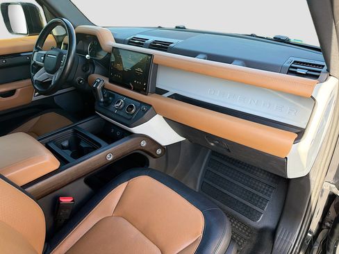 Used 2023 Land Rover Defender 130 X-Dynamic SE image 14