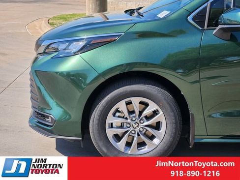 New 2026 Toyota Sienna XLE FWD image 6