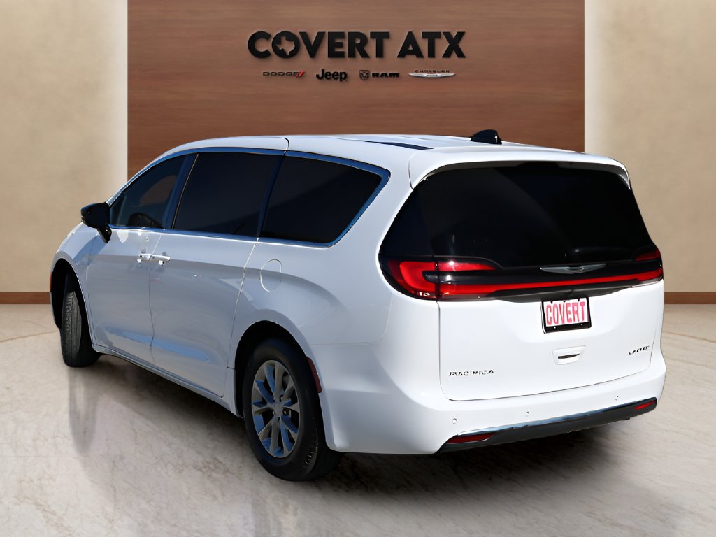 Used 2026 Chrysler Pacifica Limited FWD image 3
