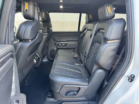 Used 2022 Rivian R1S Launch Edition image 16