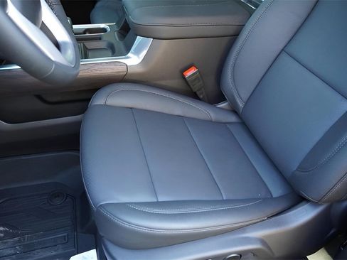 New 2026 GMC Sierra 1500 SLT image 8