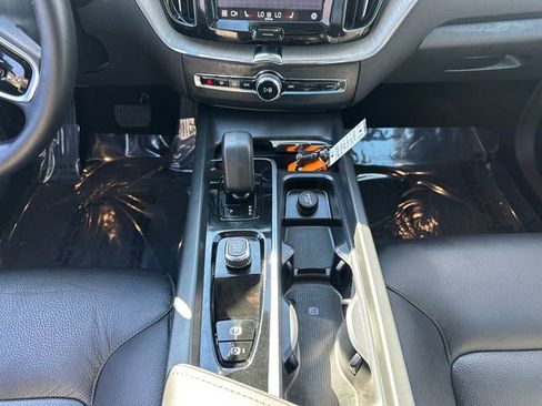 Used 2025 Volvo XC60 B5 Plus image 24
