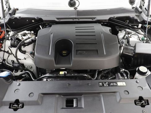 Used 2025 Land Rover Defender 110 X-Dynamic SE image 23