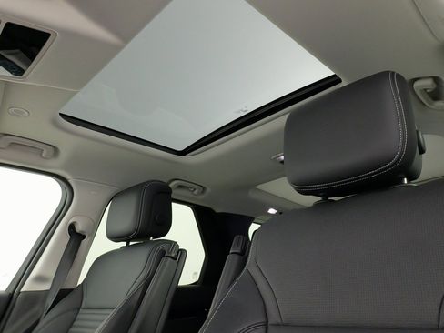 Used 2024 Land Rover Discovery S image 34