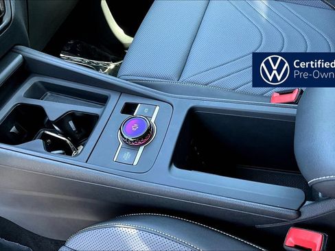 Used 2025 Volkswagen Tiguan SE FWD image 19