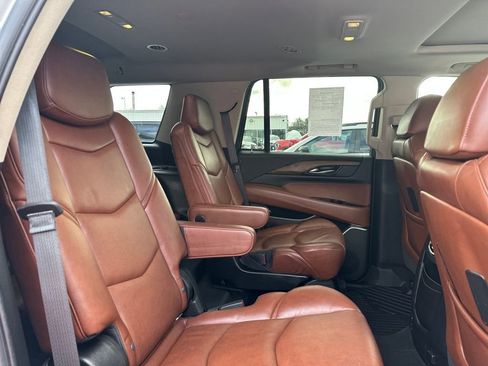 Used 2019 Cadillac Escalade Luxury image 29