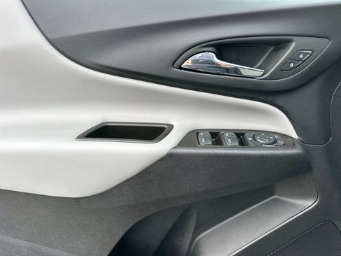 Used 2024 Chevrolet Equinox LS image 11