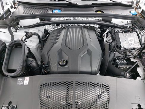 Used 2025 Porsche Macan image 32