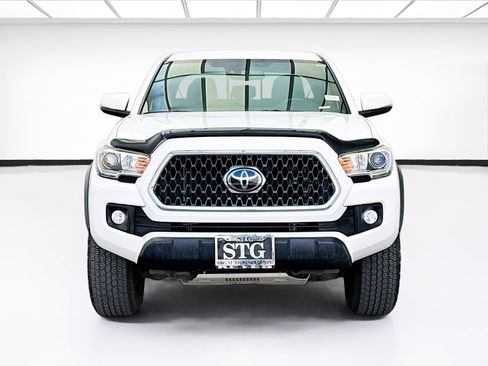 Used 2018 Toyota Tacoma TRD Off-Road w/ Technology Package image 2