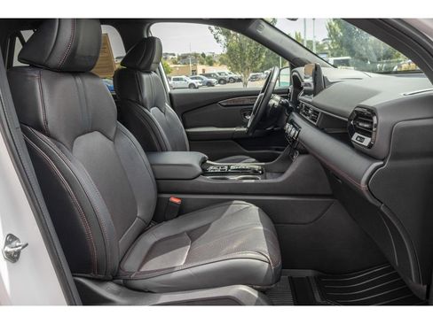 Used 2025 Honda Pilot Black Edition image 11