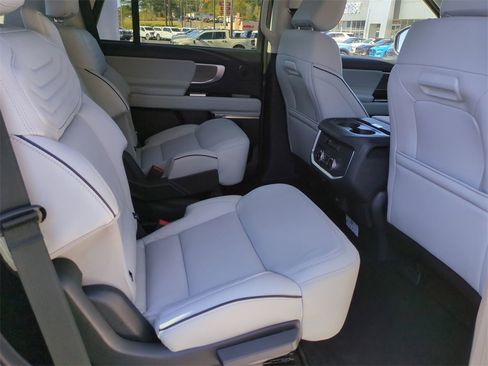 New 2025 Ford Expedition Platinum w/ Platinum Ultimate Package image 14