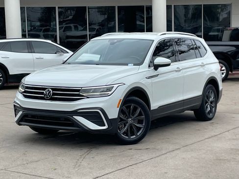 Used 2023 Volkswagen Tiguan SE image 10