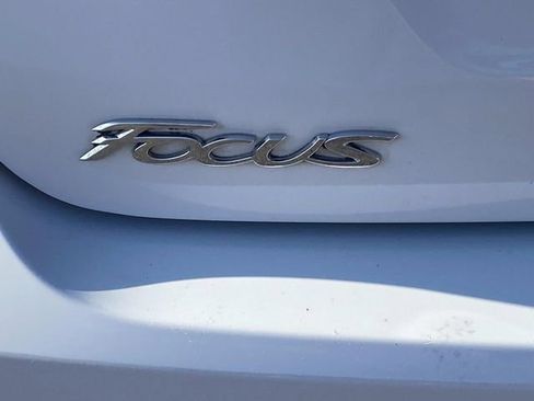 Certified 2018 Ford Focus SE image 6