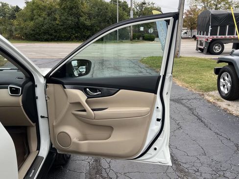 Used 2015 Nissan Rogue SL w/ SL Premium Package image 32