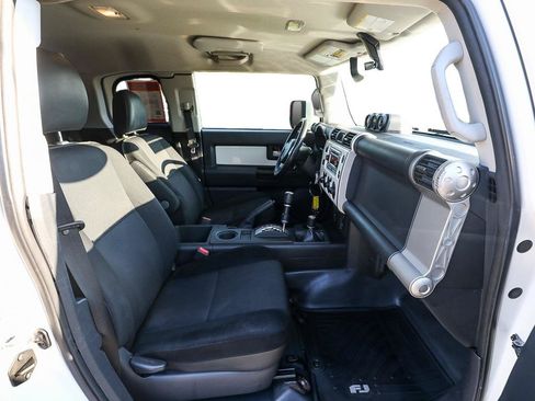 Used 2013 Toyota FJ Cruiser 4WD w/ Upgrade Pkg image 23