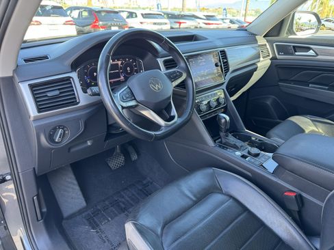 Used 2021 Volkswagen Atlas SEL Premium image 17