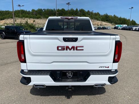 Used 2024 GMC Sierra 1500 AT4 w/ Technology Package AWD/4WD image 5