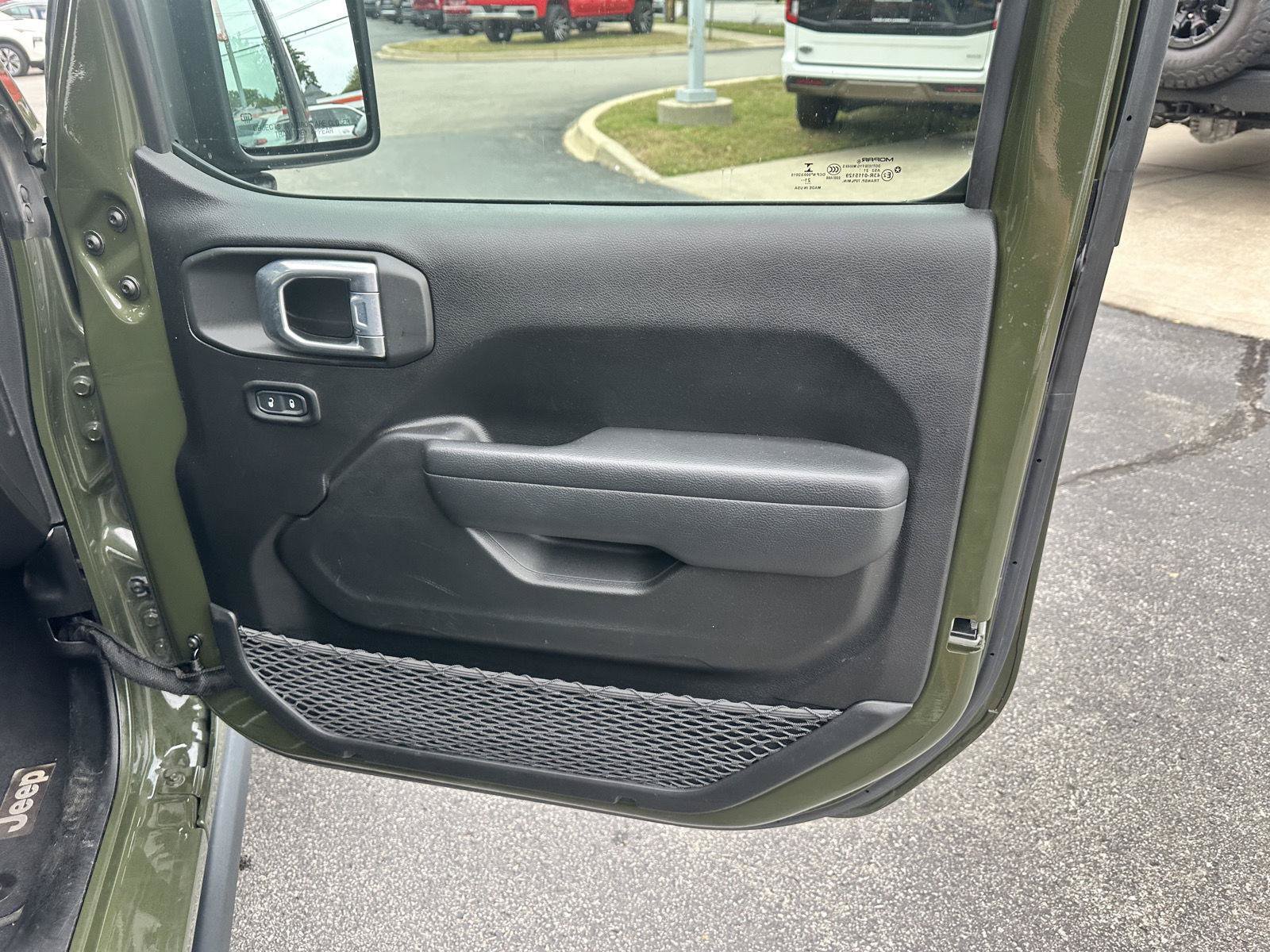 Used 2022 Jeep Gladiator Sport AWD/4WD image 13