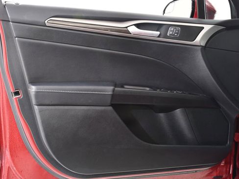 Used 2017 Ford Fusion SE w/ Fusion SE Technology Package image 24