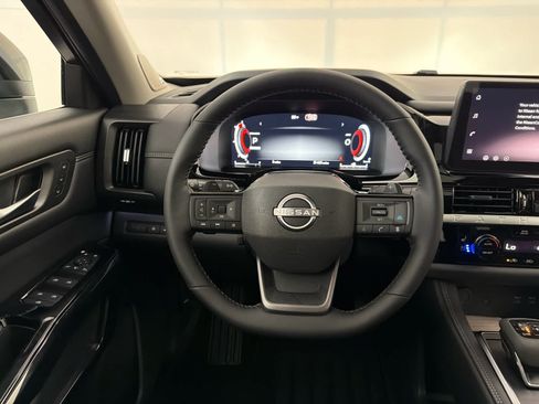 New 2026 Nissan Pathfinder Platinum FWD image 18
