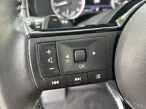 Used 2022 Nissan Pathfinder SV image 17