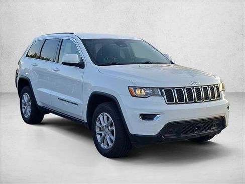 Used 2022 Jeep Grand Cherokee Laredo E w/ Security & Convenience Group AWD/4WD image 3