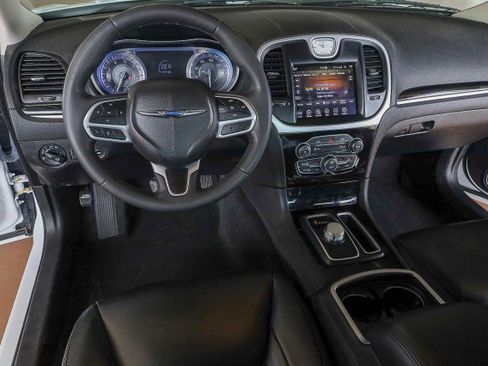 Used 2023 Chrysler 300 Touring L image 22