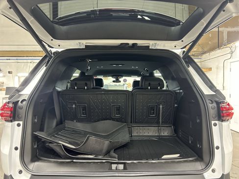 Used 2023 Chevrolet Traverse LT w/ Midnight/Sport Edition AWD/4WD image 26