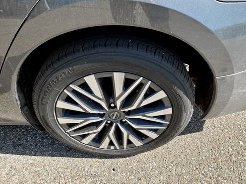 Used 2025 Nissan Altima 2.5 SV FWD image 35