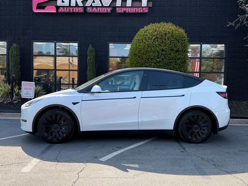 Used 2021 Tesla Model Y Long Range image 9