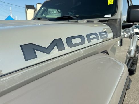 Used 2018 Jeep Wrangler Unlimited Sahara w/ Quick Order Package 24M Moab image 20