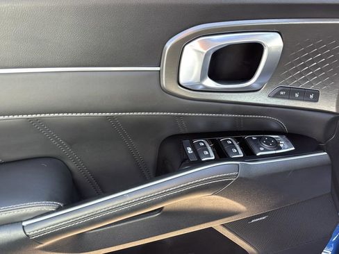 Used 2022 Kia Sorento SX image 9
