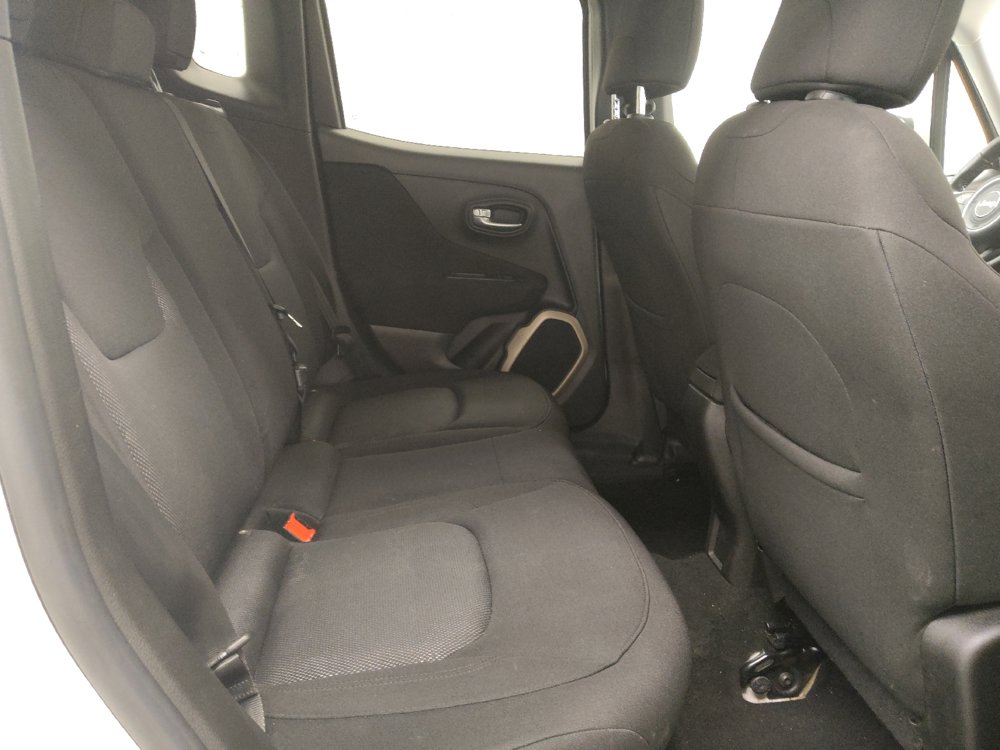 Used 2017 Jeep Renegade Latitude FWD image 19