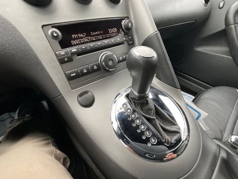 Used 2009 Pontiac Solstice Coupe w/ Premium Package image 38