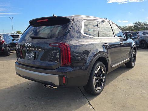 New 2025 Kia Telluride S image 8