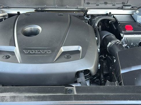 Used 2022 Volvo XC90 T5 Momentum w/ Climate Package image 34