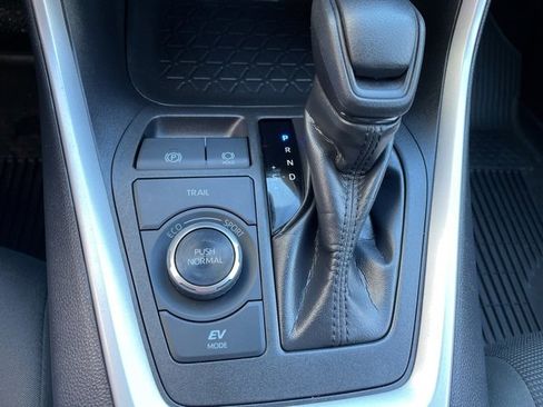 Used 2022 Toyota RAV4 LE image 20