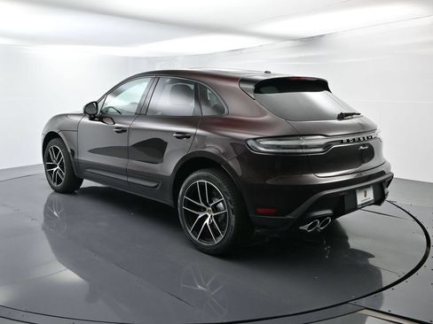Certified 2025 Porsche Macan AWD/4WD image 3