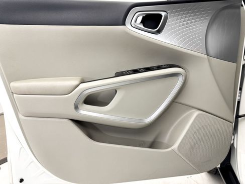 Used 2021 Kia Soul LX image 27