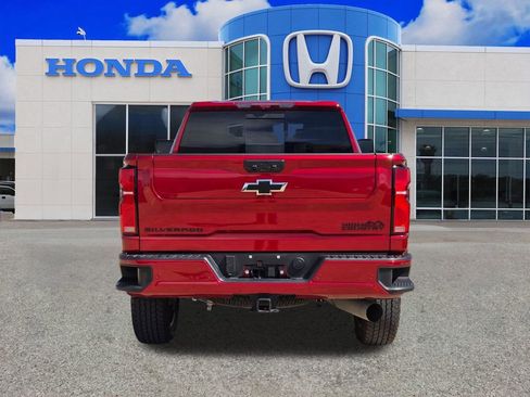 Used 2025 Chevrolet Silverado 2500 High Country w/ High Country Premium Package AWD/4WD image 4