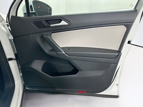 Used 2020 Volkswagen Tiguan SE w/ Panoramic Sunroof Package FWD image 31